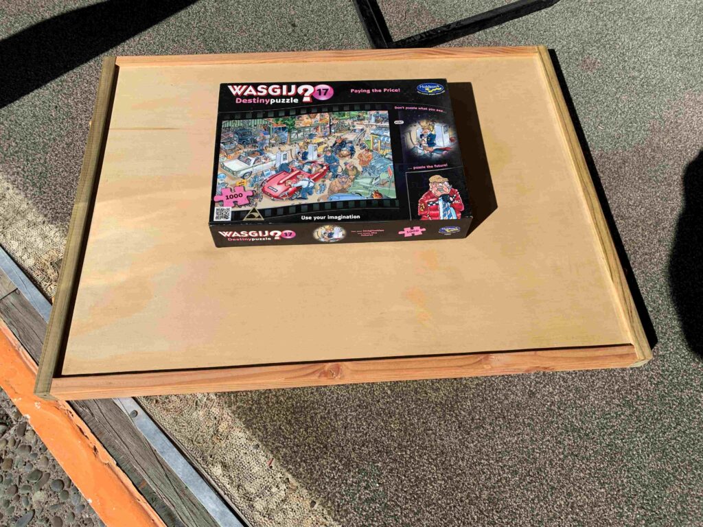 jigsaw-tray